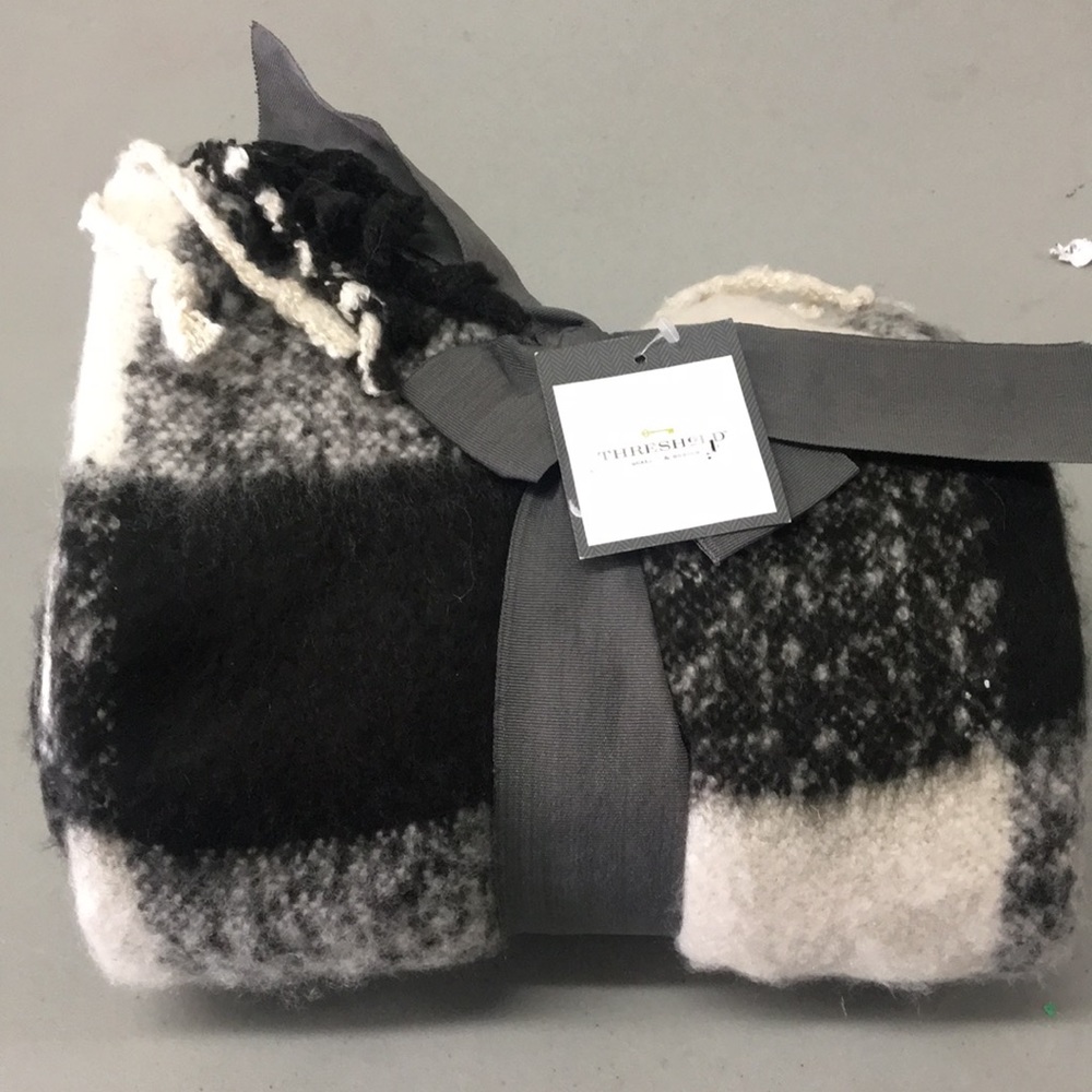 Cozy Tassel Throw